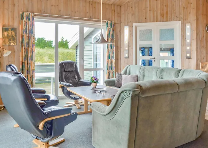 Four-bedroom In Casa vacanze *